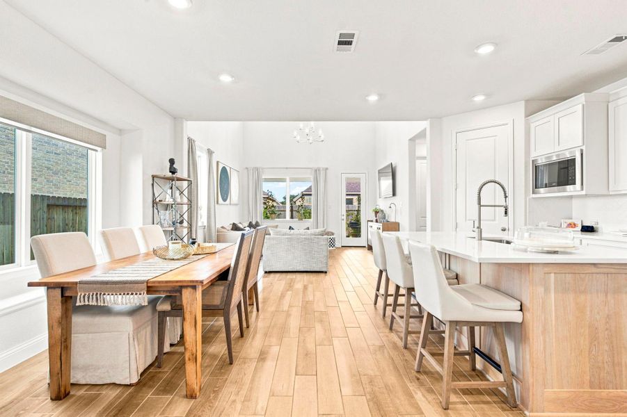 Furnished interior view inside a new home in Sienna 40', Missouri City (Image 8).