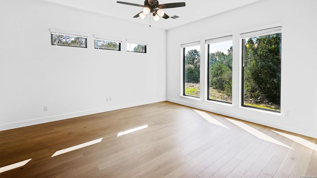 Spacious, unfurnished interior of a new home in Thornebrook, Bulverde (Image 16).