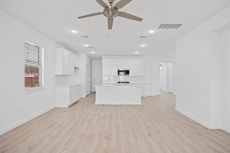 Spacious, unfurnished interior of a new home in Lakeside at Tessera, Lago Vista (Image 33).