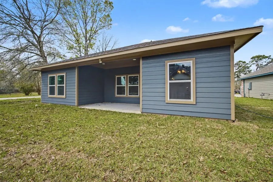 Exterior details and patio area of a home in , Dickinson (Image 3).