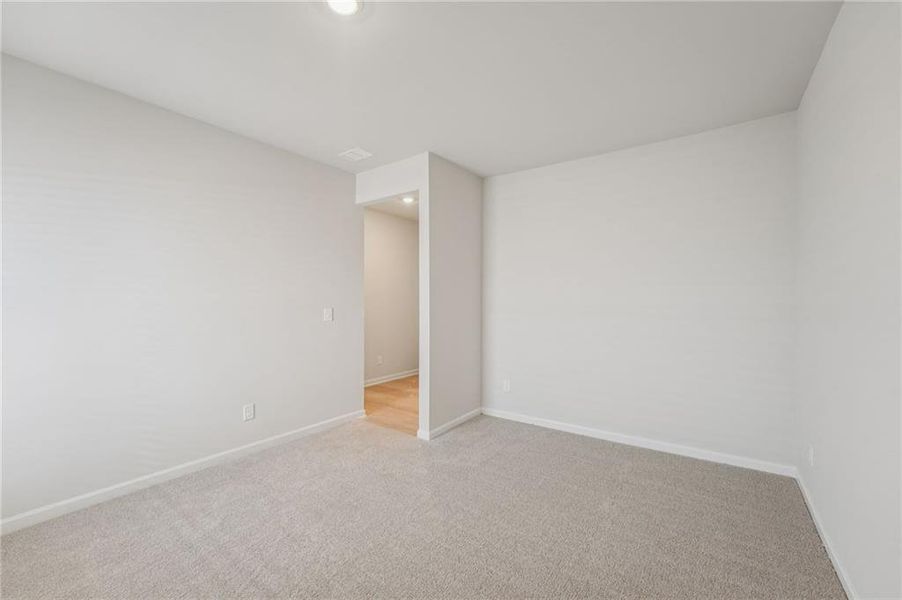 Spacious, unfurnished interior of a new home in Westmont Preserve, Powder Springs (Image 24).