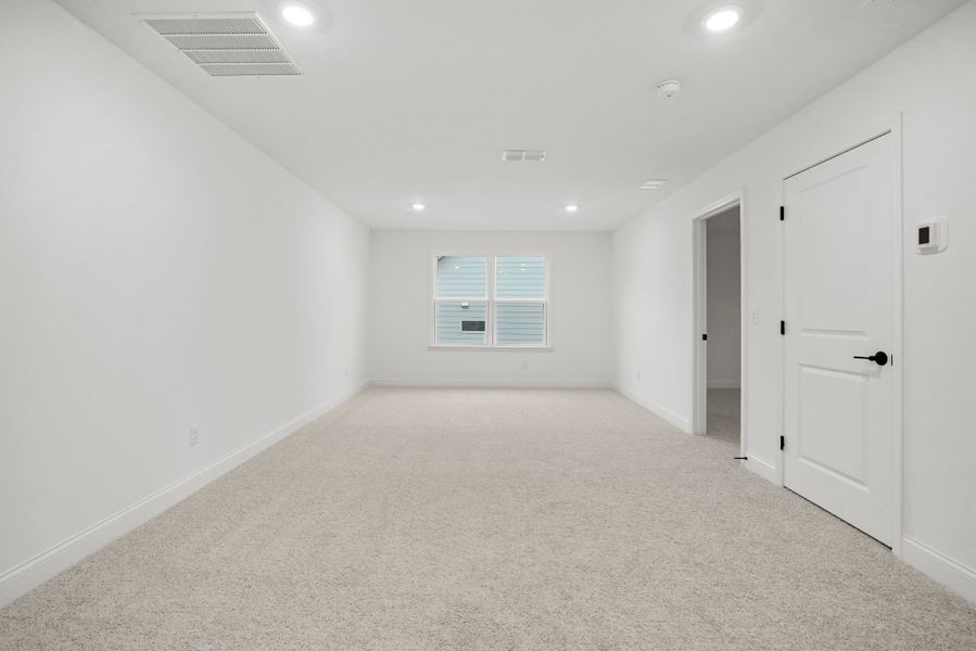 Spacious, unfurnished interior of a new home in Forest Creek, Waxhaw (Image 20).