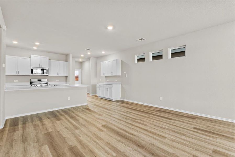 Spacious, unfurnished interior of a new home in Orchard Village, Fort Worth (Image 16).