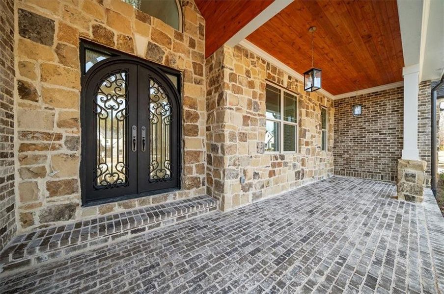 Exterior details and patio area of a home in , Gainesville (Image 34).