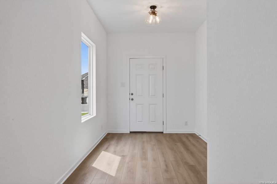 Spacious, unfurnished interior of a new home in Hennersby Hollow, San Antonio (Image 21).