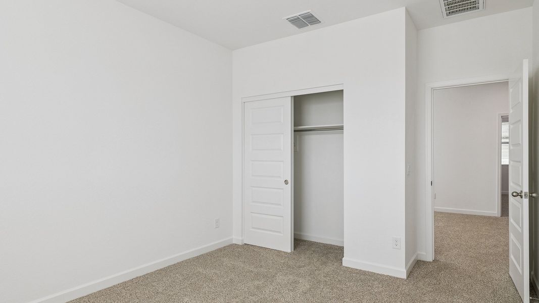 Spacious, unfurnished interior of a new home in Apache Farms, Buckeye (Image 24).