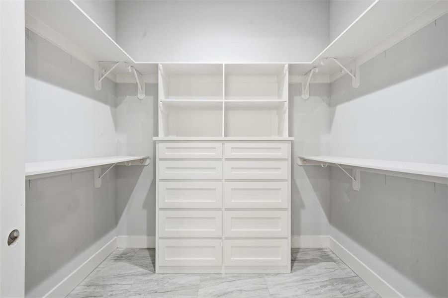 Spacious, unfurnished interior of a new home in , Woodway (Image 11).