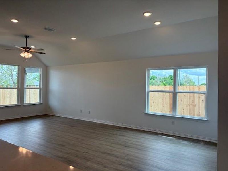 Spacious, unfurnished interior of a new home in Spring Creek, Taylor (Image 9).