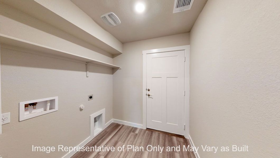 Representative unfurnished interior of a home built from the Harris by D.R. Horton in Yowell Ranch, Killeen (Image 29).