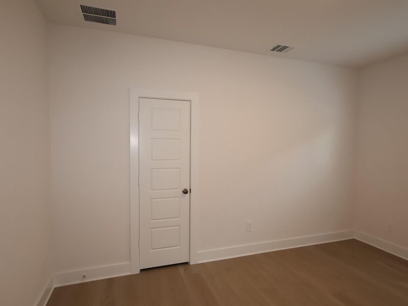 Spacious, unfurnished interior of a new home in Sorella, Tomball (Image 7).