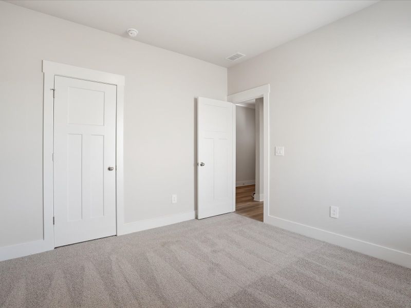 Spacious, unfurnished interior of a new home in Ashby Woods, Boiling Springs (Image 17).