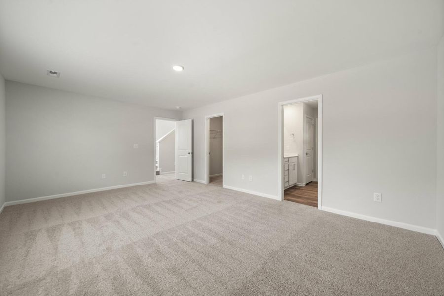 Spacious, unfurnished interior of a new home in Chandler Ridge, McLeansville (Image 28).