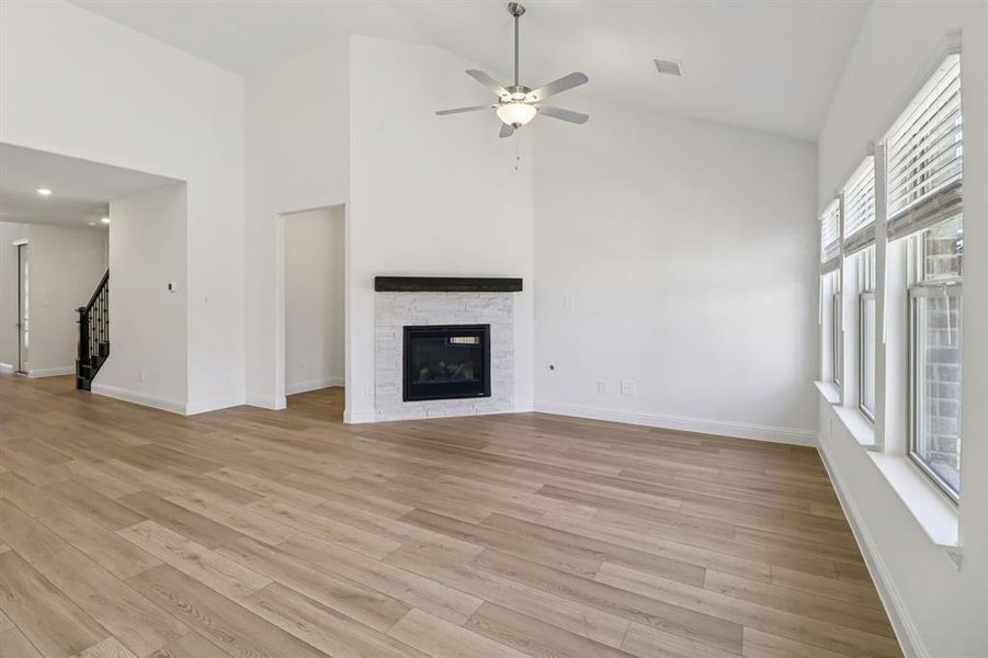 Spacious, unfurnished interior of a new home in Ashford Park - Texana Series, Corinth (Image 16).