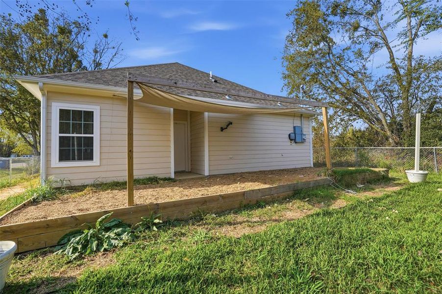 Exterior details and patio area of a home in , Gun Barrel City (Image 25).