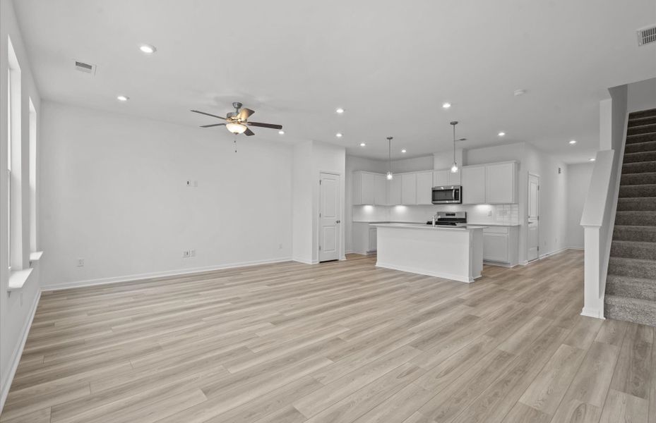 Spacious, unfurnished interior of a new home in Alston Park, Greenville (Image 21).