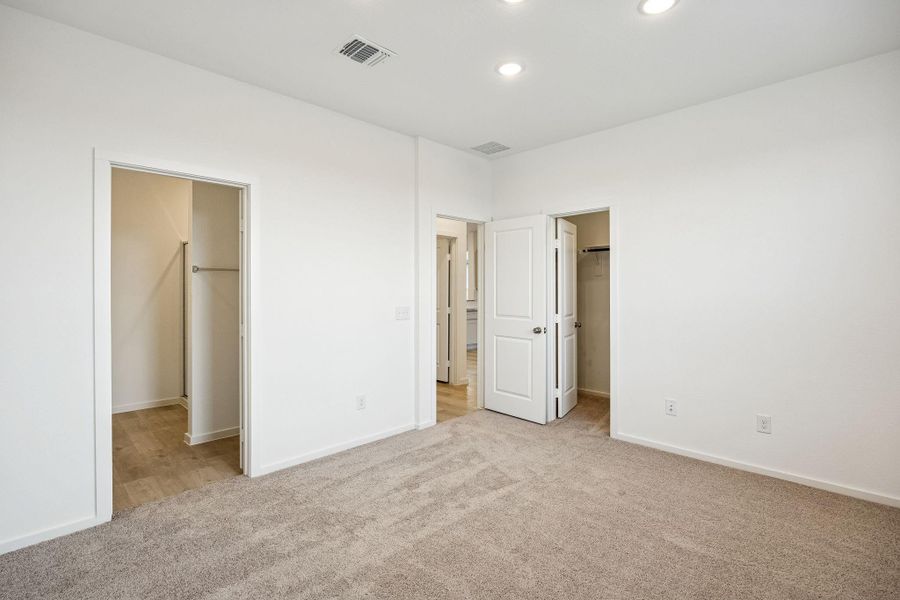 Spacious, unfurnished interior of a new home in Stokesbury, Waller (Image 18).