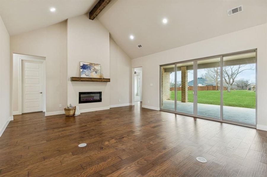 Spacious, unfurnished interior of a new home in , Granbury (Image 26).