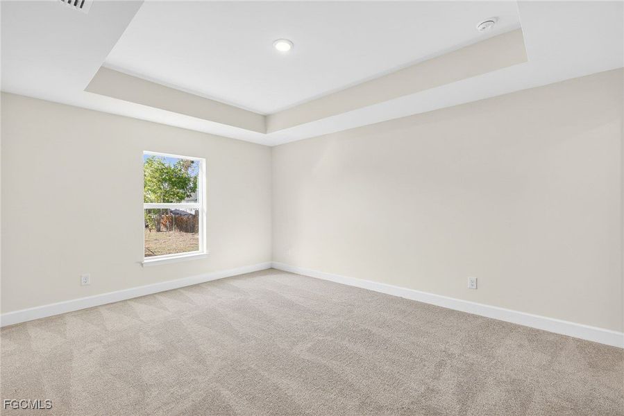 Spacious, unfurnished interior of a new home in Cape Coral, Cape Coral (Image 21).
