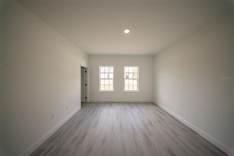 Spacious, unfurnished interior of a new home in , Ocala (Image 19).