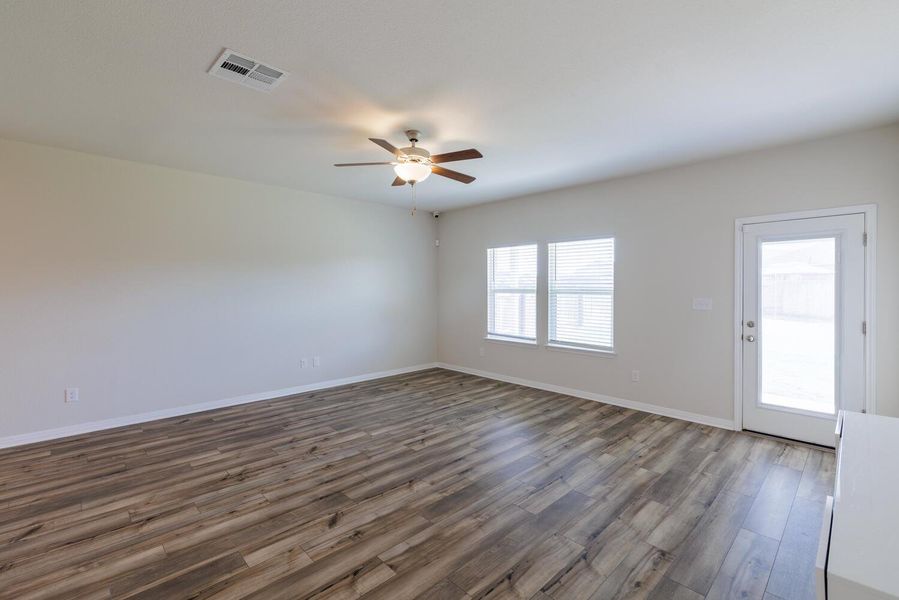 Spacious, unfurnished interior of a new home in , Manor (Image 25).