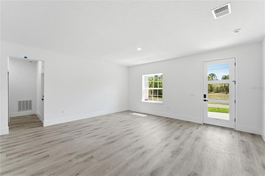 Spacious, unfurnished interior of a new home in , Dunnellon (Image 14).
