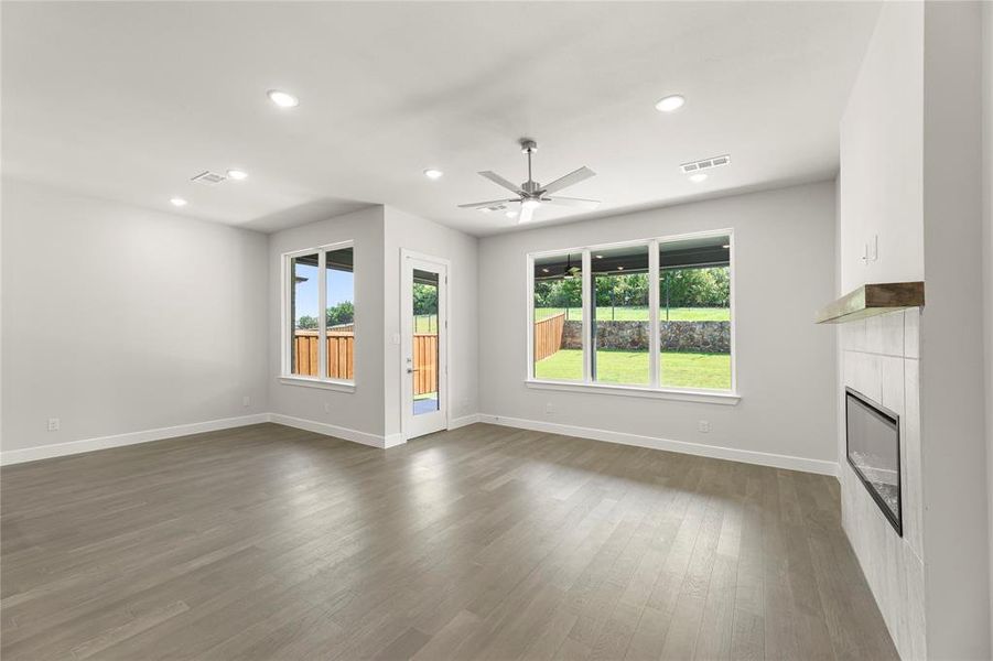 Spacious, unfurnished interior of a new home in The Highlands, Rockwall (Image 20). Spacious, unfurnished interior of a new home in The Highlands, Rockwall (Image 20).