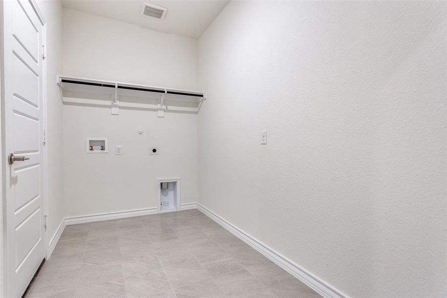 Spacious, unfurnished interior of a new home in Sierra Vista at Kelly Ranch, Aledo (Image 25).