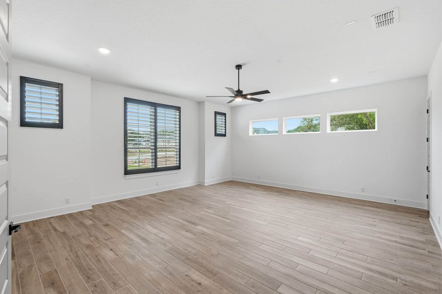 Representative unfurnished interior of a home built from the Grant by Chesmar Homes in Heimer Estates at Garden Ridge, San Antonio (Image 12).