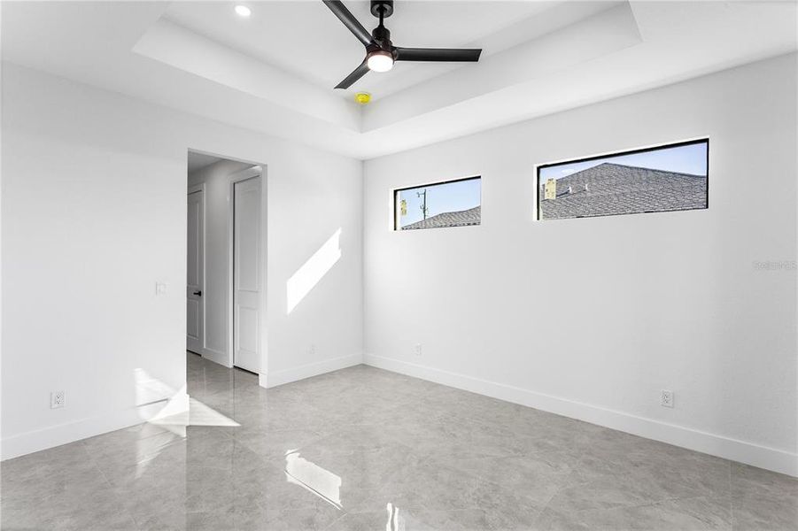 Spacious, unfurnished interior of a new home in , Cape Coral (Image 16).