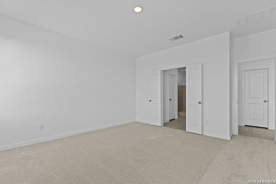 Spacious, unfurnished interior of a new home in Brookmill, San Antonio (Image 17).