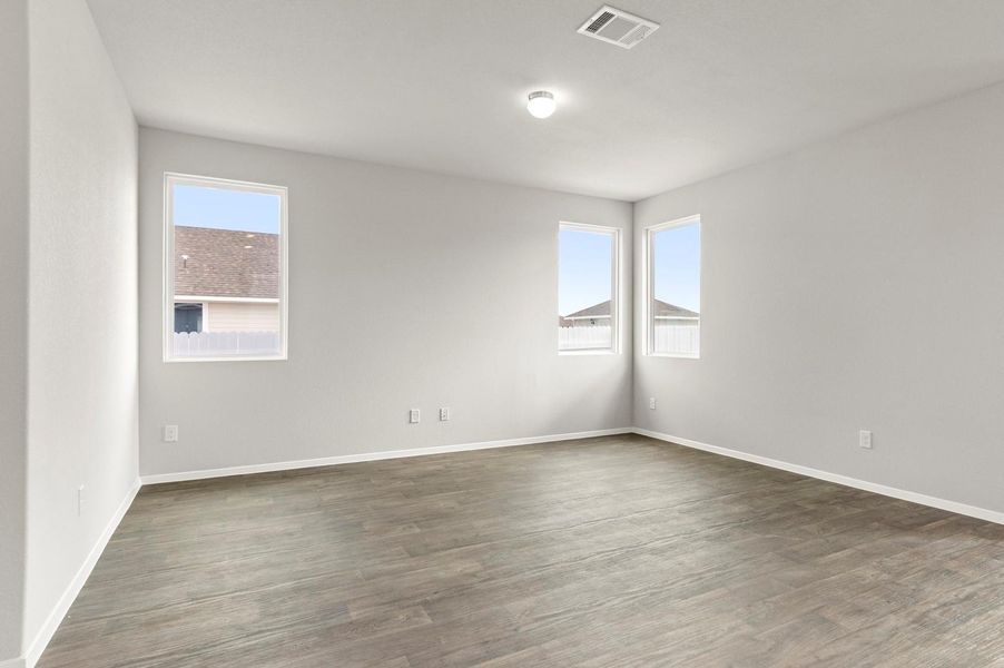 Spacious, unfurnished interior of a new home in Harvest Ridge, Elgin (Image 16).