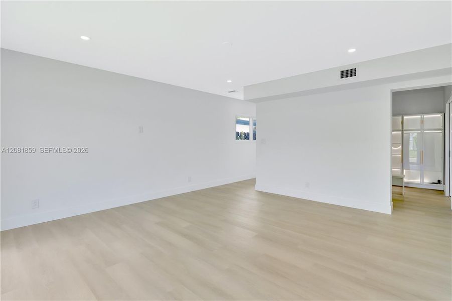 Spacious, unfurnished interior of a new home in , Fort Lauderdale (Image 50).