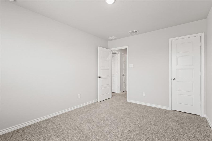 Spacious, unfurnished interior of a new home in Deer Creek, Crowley (Image 20).