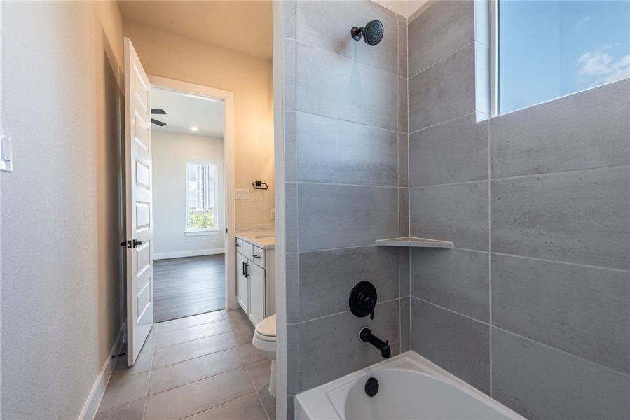 Furnished interior view inside a new home in , Seabrook (Image 37).