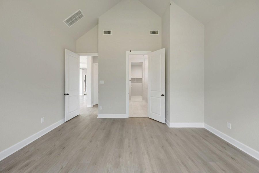 Spacious, unfurnished interior of a new home in Sienna - Grove Collection, Missouri City (Image 27). Spacious, unfurnished interior of a new home in Sienna - Grove Collection, Missouri City (Image 27).