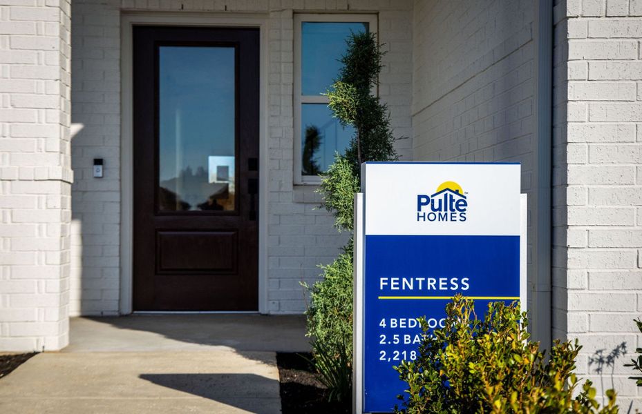 Representative exterior details of a home built from the Fentress by Pulte Homes in Cameron Place, Austin (Image 31).