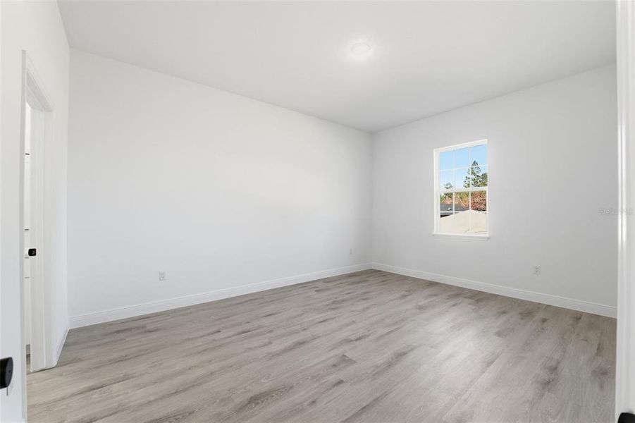 Spacious, unfurnished interior of a new home in , Ocala (Image 23).