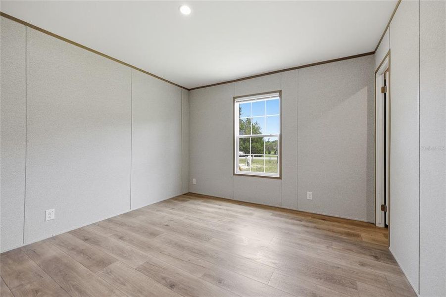 Spacious, unfurnished interior of a new home in , Bronson (Image 30).