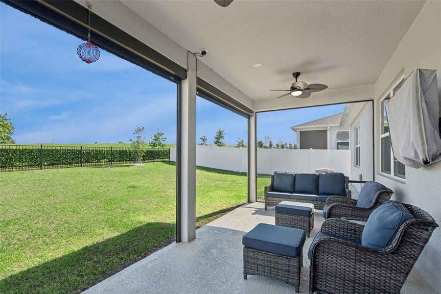 Exterior details and patio area of a home in , Mascotte (Image 31).