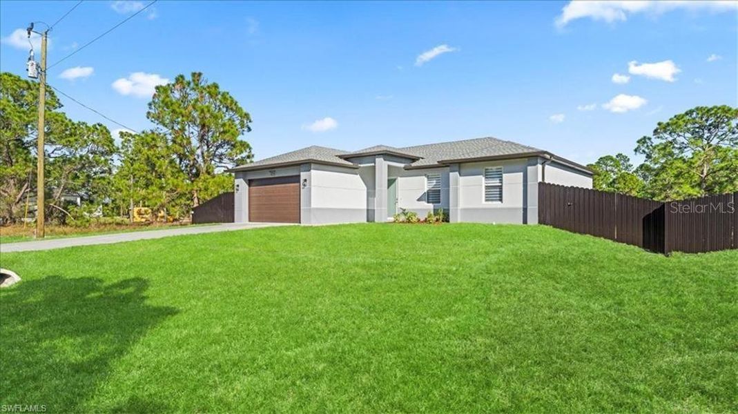 Exterior details and patio area of a home in , Lehigh Acres (Image 4).