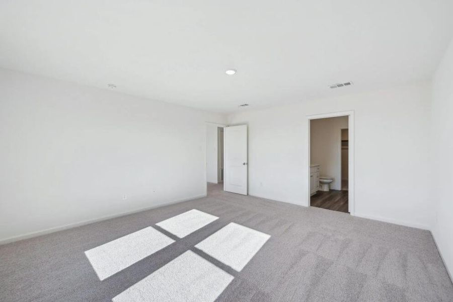 Spacious, unfurnished interior of a new home in Watson Hill, Summerville (Image 10).