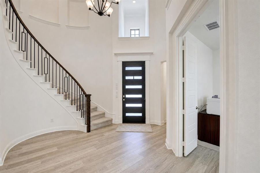 Spacious, unfurnished interior of a new home in Pecan Square, Northlake (Image 20).