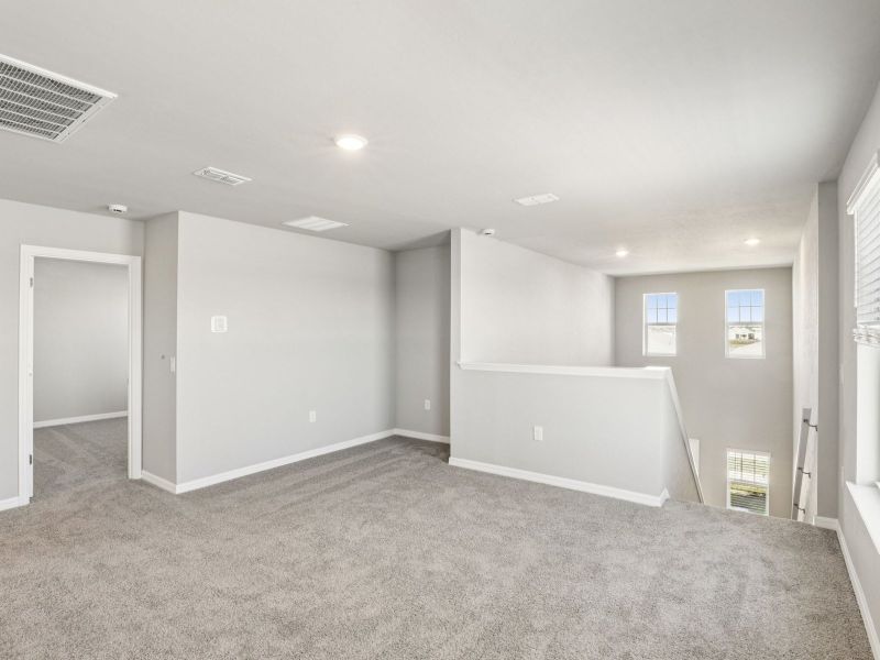 Spacious, unfurnished interior of a new home in Crescent Lakes - Premier Series, Punta Gorda (Image 18).