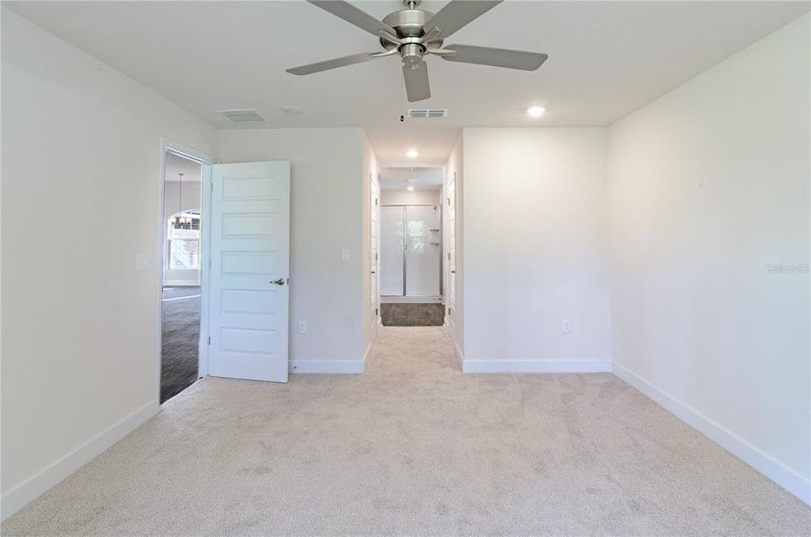 Spacious, unfurnished interior of a new home in , Palm Coast (Image 13).