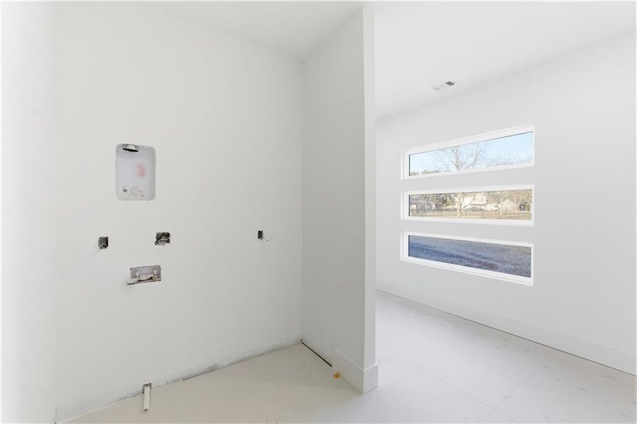 Spacious, unfurnished interior of a new home in , Duluth (Image 13).