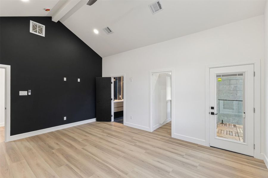 Spacious, unfurnished interior of a new home in , Houston (Image 16).