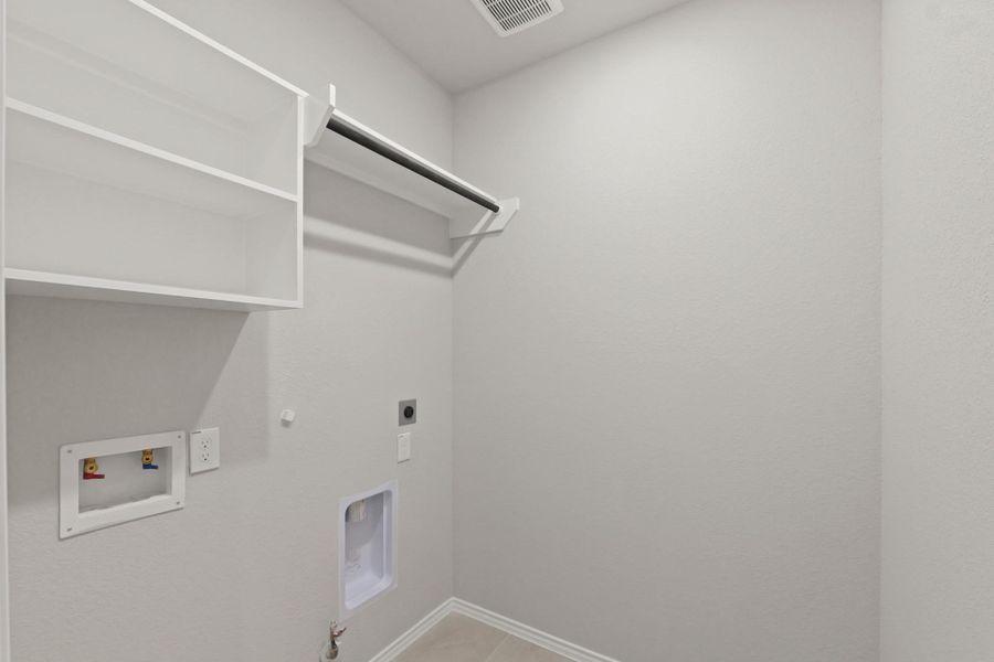 Spacious, unfurnished interior of a new home in The Trails, New Caney (Image 27).