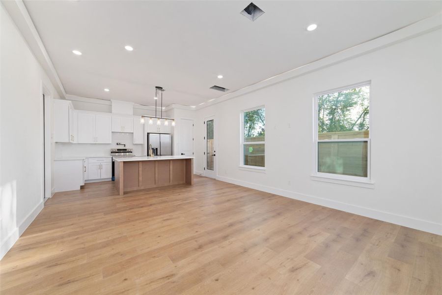 Spacious, unfurnished interior of a new home in , Houston (Image 19).
