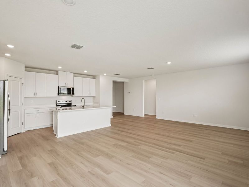 Spacious, unfurnished interior of a new home in Magnolia Bay - Classic Series, Nokomis (Image 5).