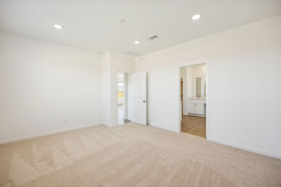 Spacious, unfurnished interior of a new home in Montgomery Bend, Montgomery (Image 16).